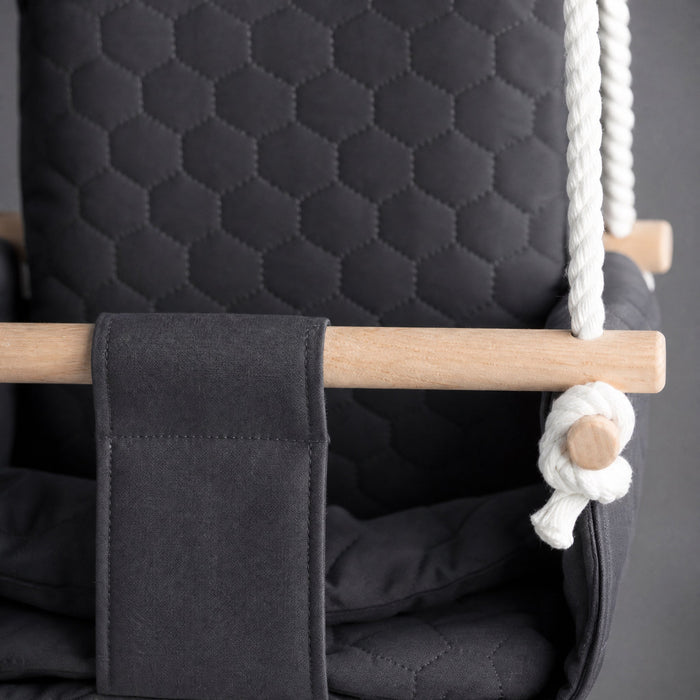 Waterproof secure baby swing Dark Grey, close-up of the quilted fabric, beech wood bar and rope knot