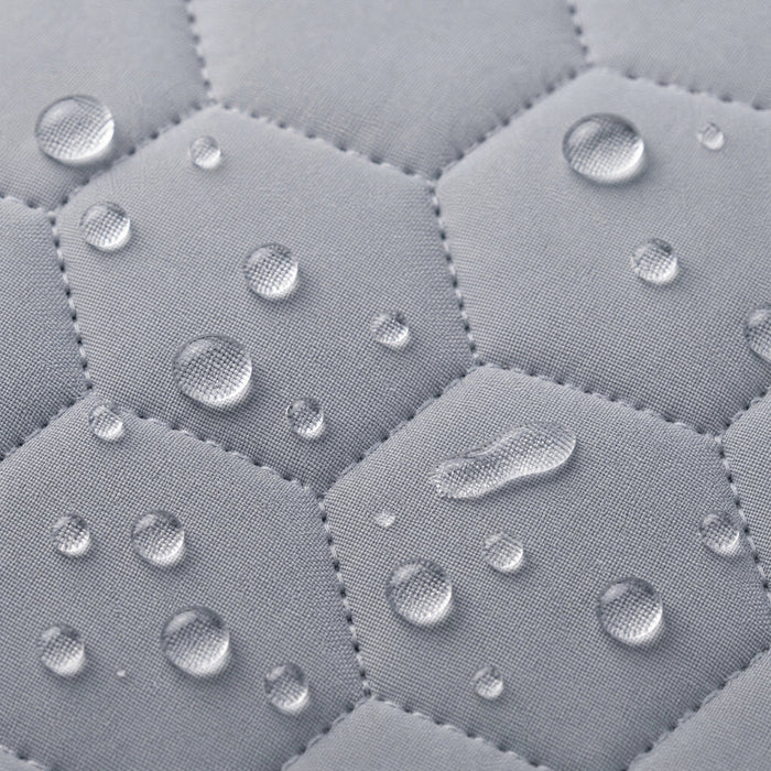 Waterproof secure baby swing Light Grey, water droplets on the quilted fabric